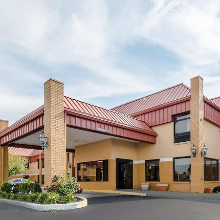 Cardinal Inn & Suites Muncie Extérieur photo