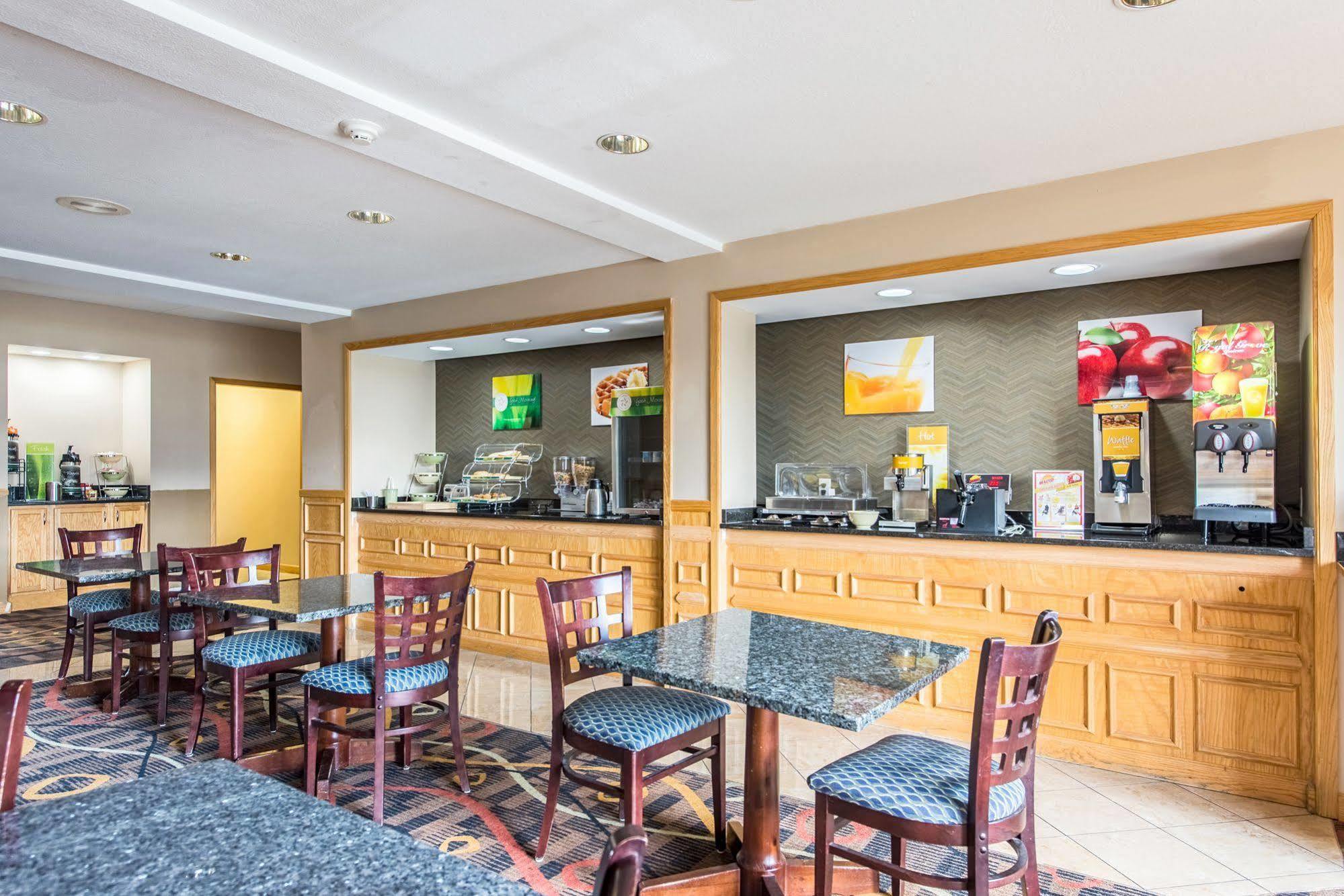 Cardinal Inn & Suites Muncie Extérieur photo