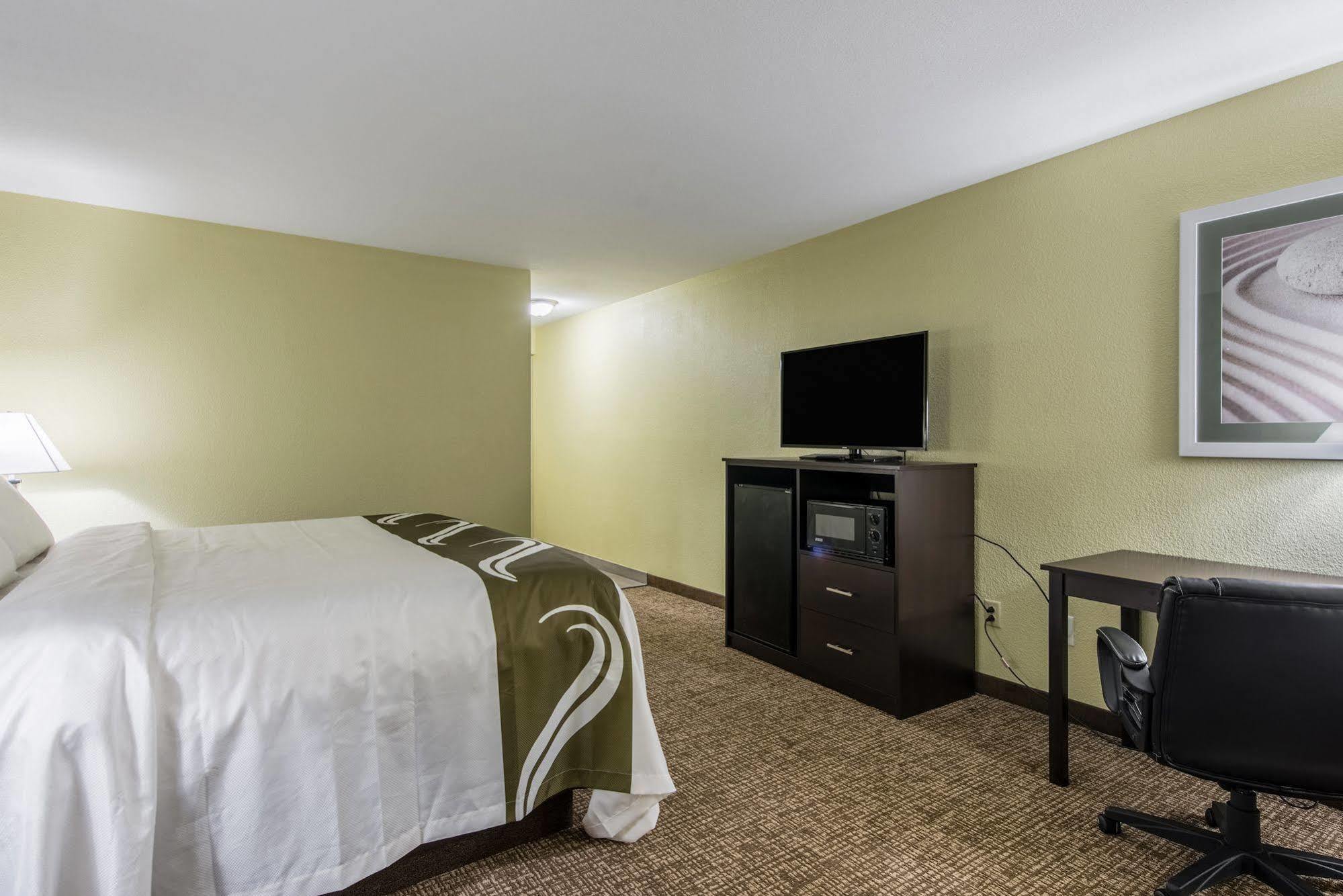 Cardinal Inn & Suites Muncie Extérieur photo