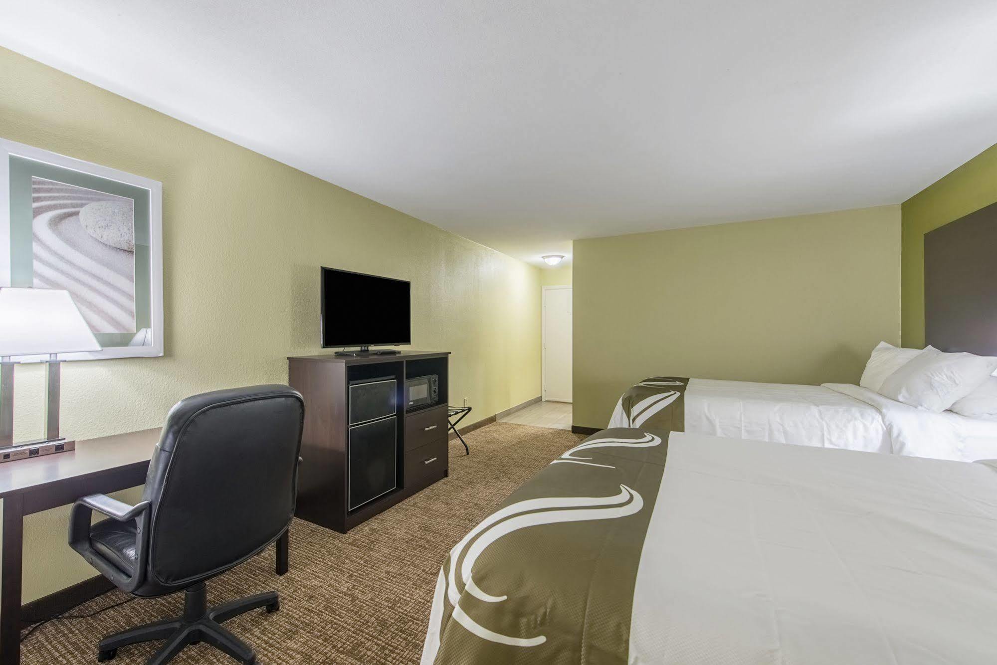 Cardinal Inn & Suites Muncie Extérieur photo
