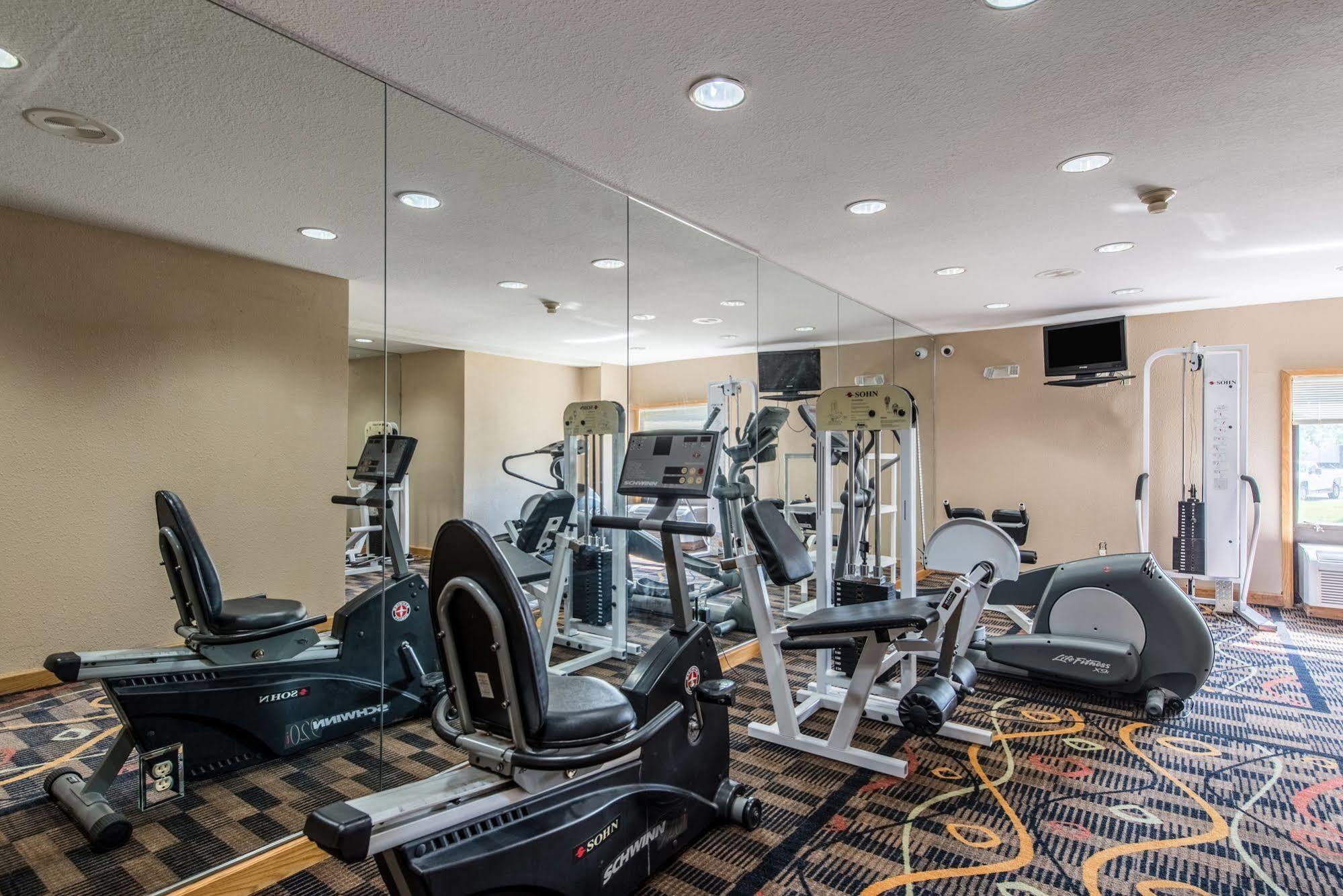 Cardinal Inn & Suites Muncie Extérieur photo